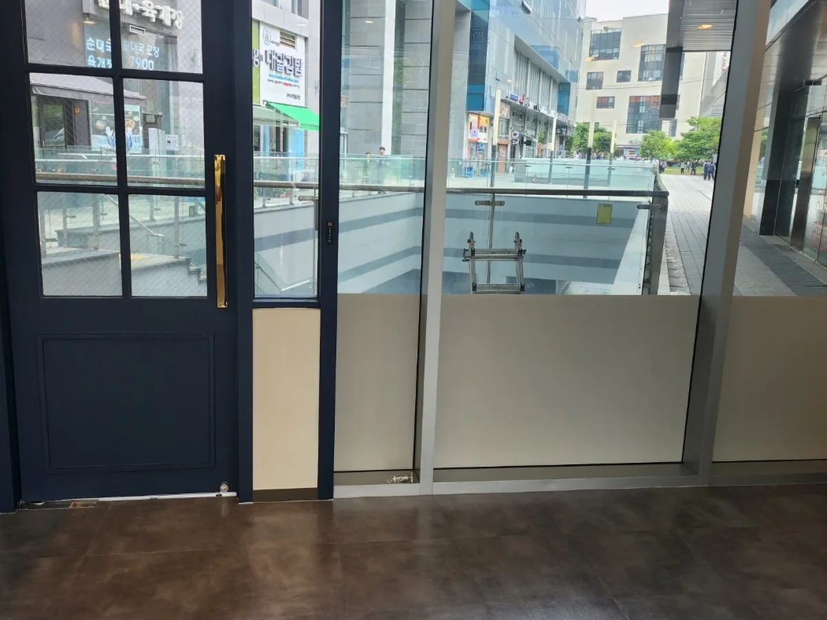 사하구 당리동 현장 출입문·프레임 바닥 위생청소 사례 - 행진크린